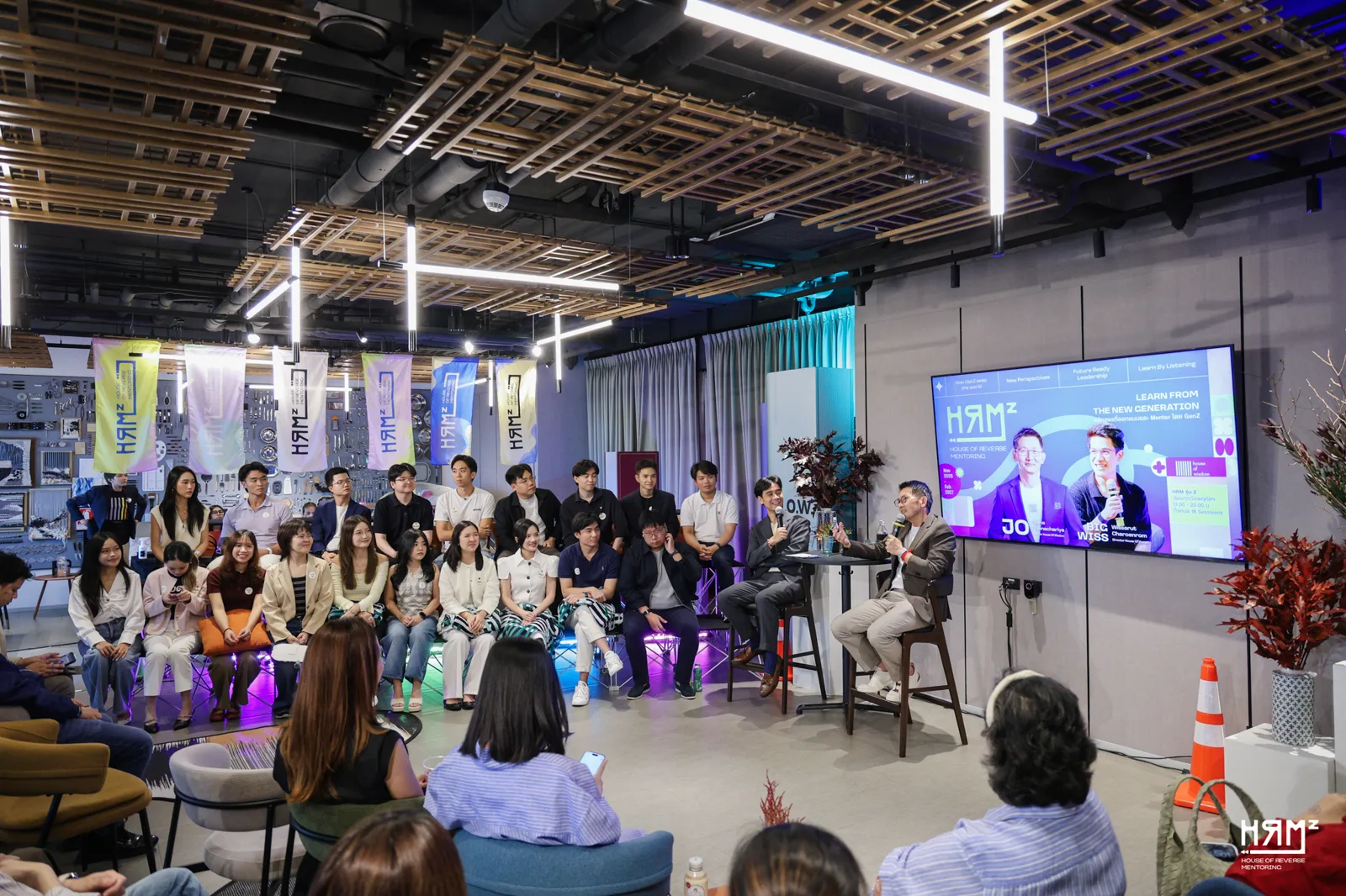 ผู้บริหาร สื่อมวลชน และ Gen Z Mentors ในงานแถลงข่าว